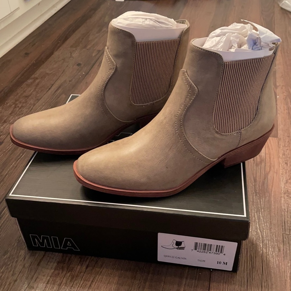 NEW MIA ankle boots women’s size 10 M